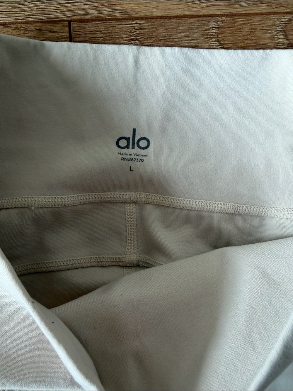 Alo High-Waist Pocket Legging - Cream Alo Yoga Bone Cargo - Picture 3 of 5